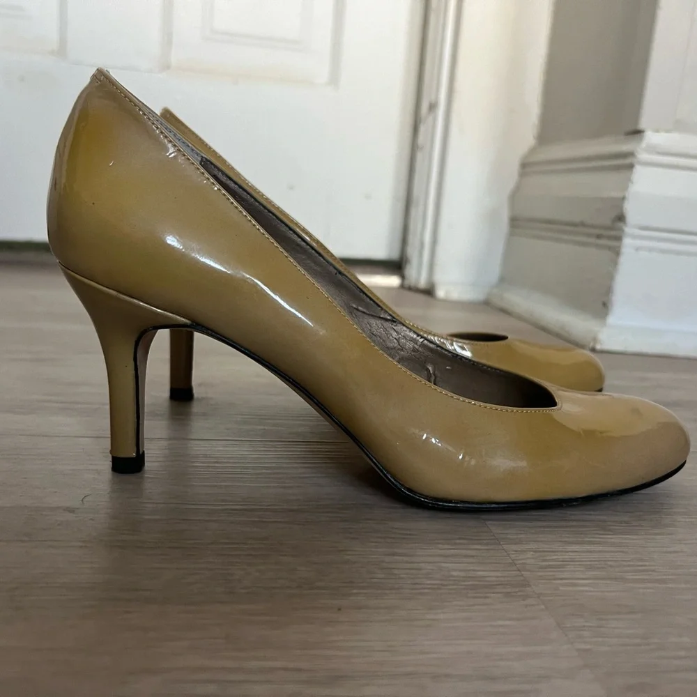 Vaneli Pump yellow gold size 9 shoe - Picture 4 of 7